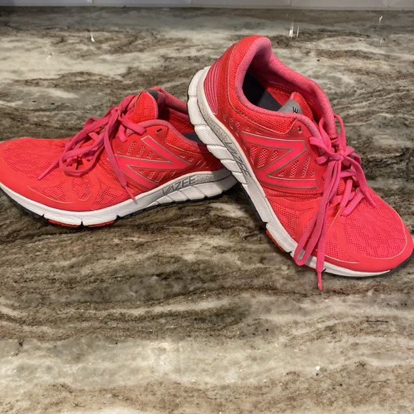 Women’s New Balance size US 8 Sneakers - Picture 4 of 6